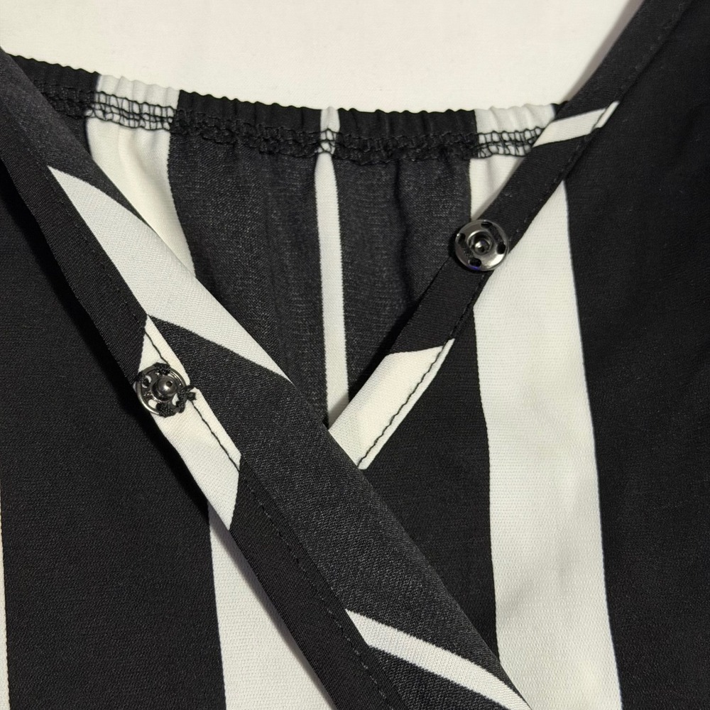 Shorts Romper 2XL Black White Vertical Stripe Tie Shoulder V-Neck Snap Front - Picture 2 of 9